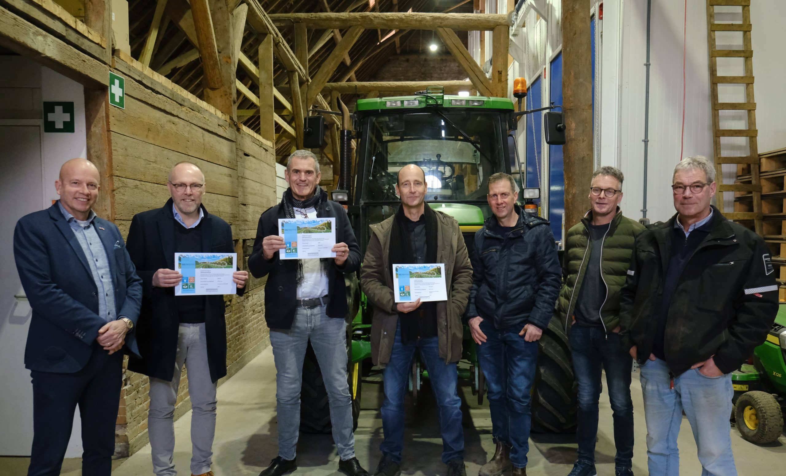 Uitreiking koolstofcertificaten van lokale boeren in Moerdijk