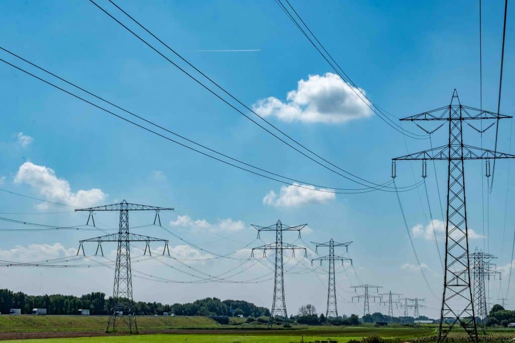 TenneT start bouw 35 hoogspanningsmasten tussen Standdaarbuiten en Zevenbergschen Hoek