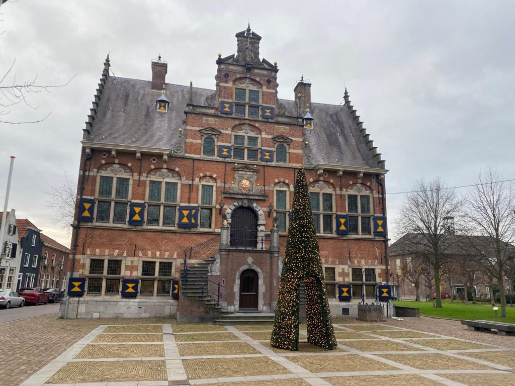 Gemeente Moerdijk en lokale ondernemers versterken de feestelijke sfeer in Zevenbergen, Klundert, Fi